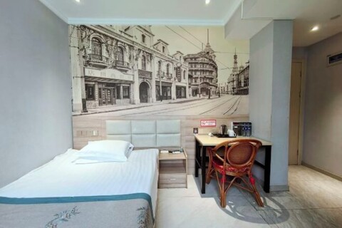 Jingdian Business Hotel (Shanghai Xinzhuang Metro Station)