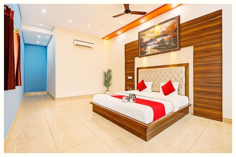 Goroomgo JSB Palace Varanasi