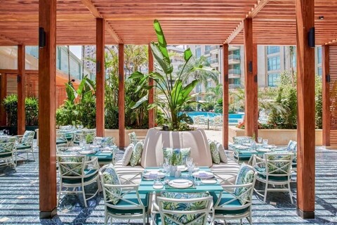 프리미엄 SA 앳 4 시즌스 호텔