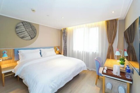 Shanghai Yaya Light Luxury Hotel (Hongkou Football Stadium)