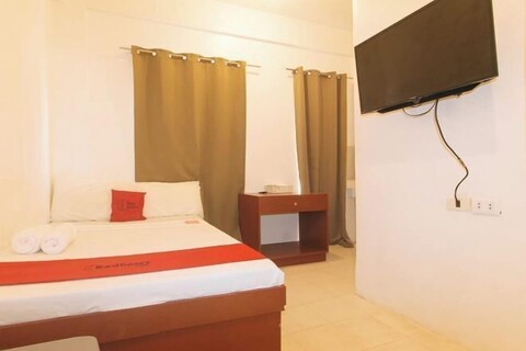 RedDoorz @ The Central Inn Boracay Island