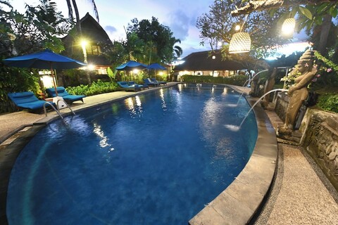 푸리 데와 바라타 호텔 & 빌라스