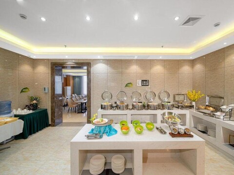 Hetai Xilin Hotel (Luohu Xinxiu Subway Station)