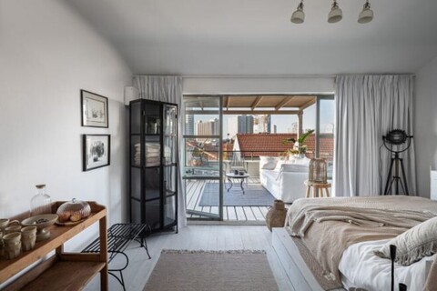 The Gem of Neve Tzedek Stylish Home