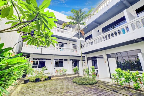 컬렉션 O 잘란 파드마, 레기안 비치 근처