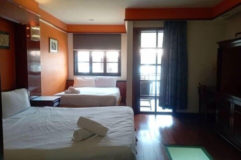 Premium Water Chalet 2