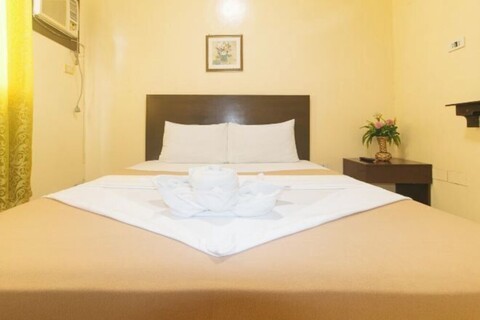 J and T Jamich Suites by RedDoorz