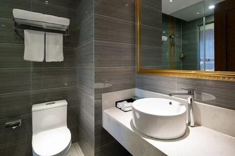 Borrman Hotel(Shanghai Hongqiao Railway Station National Exhibition Center Shop)