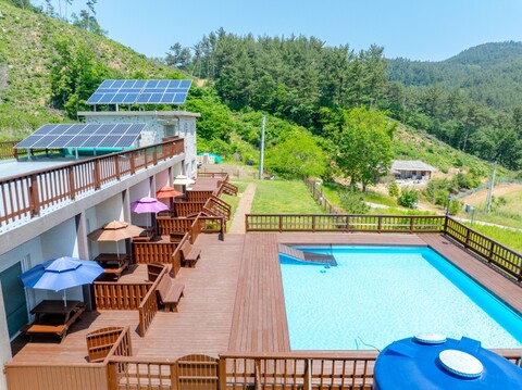 태안 낮은굴뚝애견펜션