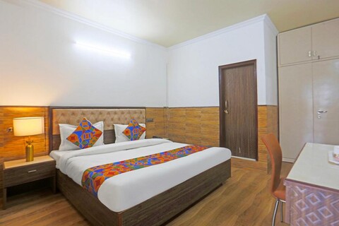 FabHotel Vasant Villa