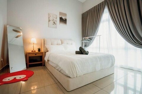 Mount Austin Muji Style 4 pax Deluxe Room