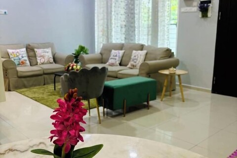 Spacious 13 Pax Classic Home in Kuantan for Family