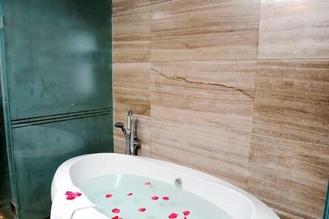 Luyi Seaview Hotel