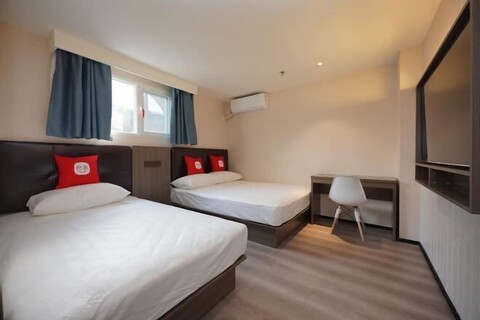 Jitai Hotel (Beijing Tongren Hospital Zhanqian Square)