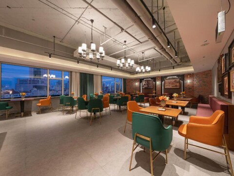 James Joyce Coffetel (Qingdao Zhanqiao Railway Station)