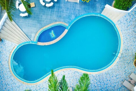 밋 홀리데이 인터내셔널 호텔-파통