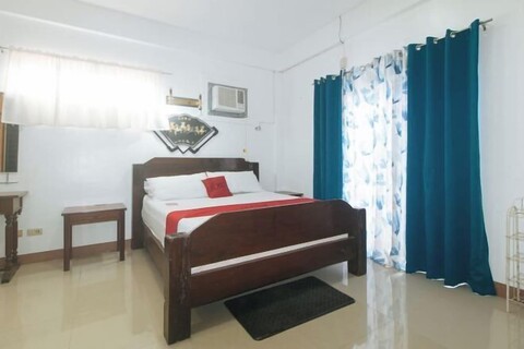 RedDoorz Premium @ Casa LenidaRose