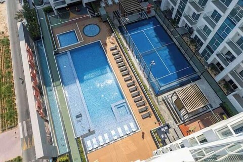 보그 | 펄즈 바이 다뉴브, 이븐 바투타 몰 근처