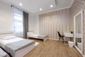ROYAL ROOMS***