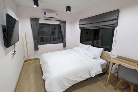 Cloud9 Hometel BTS Krungthonburi Station