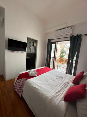 SK Poshtel phuket old town