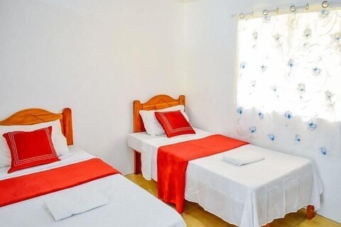 RedDoorz Plus @ Papa Tasie Camotes