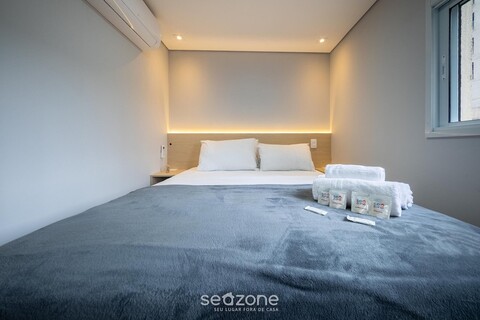 옥상 수영장이 있는 건물의 아파트, 지하철에서 350m 거리, 이피스