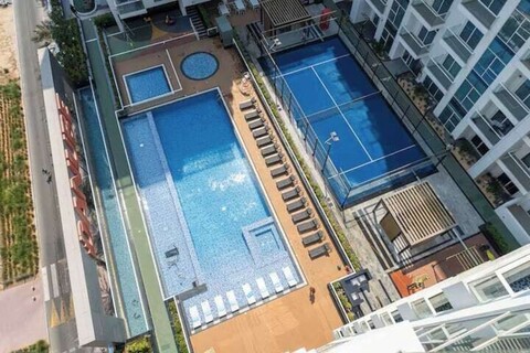 보그 | 펄즈 바이 다뉴브, 이븐 바투타 몰 근처