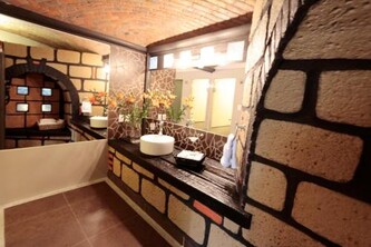 Aztic Hotel and Executive Suites