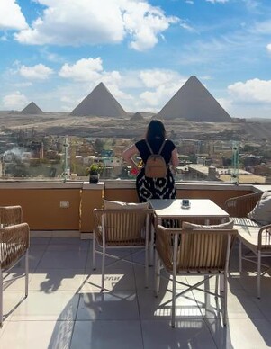 panorama pyramids view inn