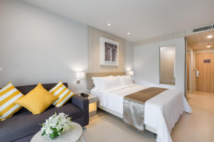 room detail thumbnail 2