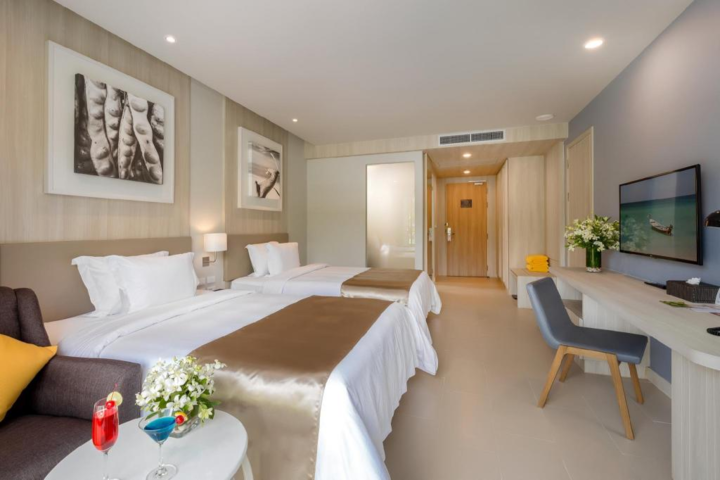 room detail thumbnail 1