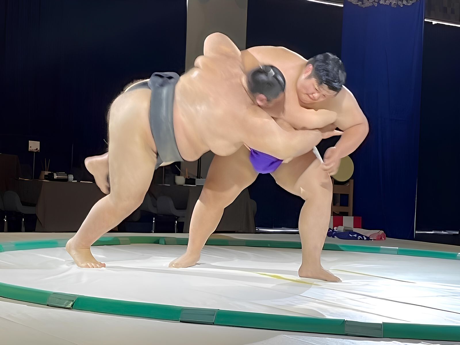 레스토랑에서의 스모 쇼와 기모노 체험