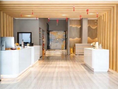 Ritz Hotel (Shenzhen Longhua Qinghu Subway Station)