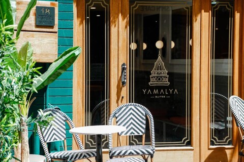 야말야 스위트 호텔