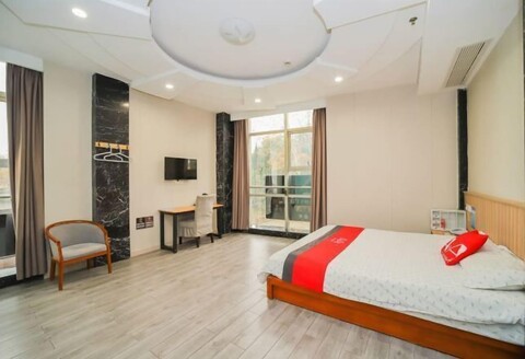 A&A Chain Hotel (Chuansha East Huaxia Road Subway Station)