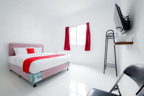 잘란 시키니 근처 레드도어즈