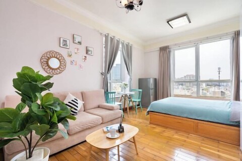 The Manor 2 studio- free rooftop pool and free pick up for 5 nights