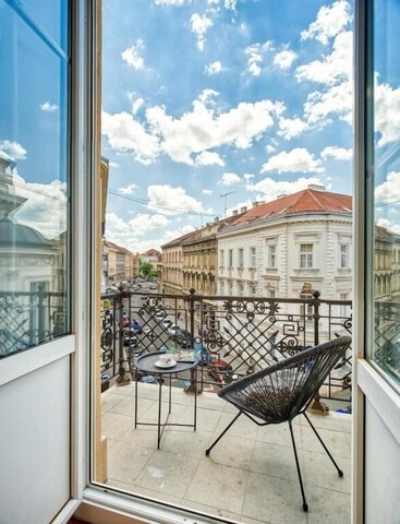 베리 베리 스튜디오 바이 플랫 화이트