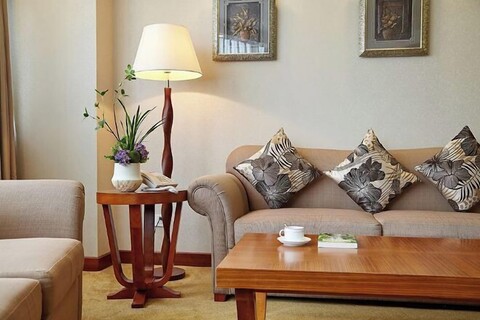 Chengdu Eight Treasures Hotel(Kuanzhai Alley Luomashi Subway Station)