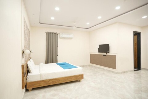 HOTEL FIESTA