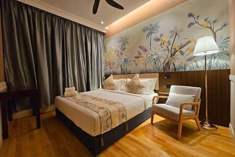 The Palm Suite at Lava Mansion