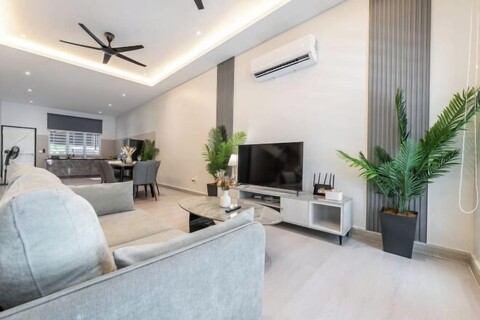 La Ferringhi Villa by BRB