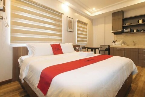 RedDoorz Plus @ Bez Tower and Residences San Juan