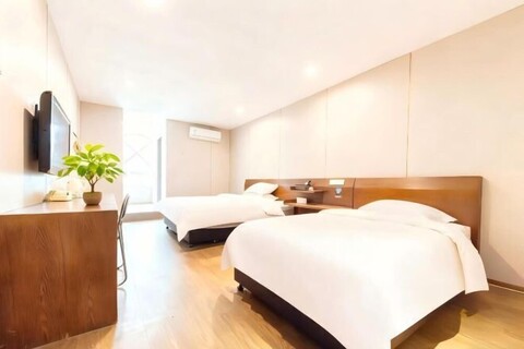 Baiyuan Hotel (Baogang Avenue Subway Station)