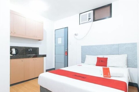 RedDoorz @ CAA Road Las Pinas