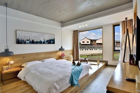 Wuzhen Yuyin Courtyard Design Hotel (South Gate of Xizha Scenic Area)