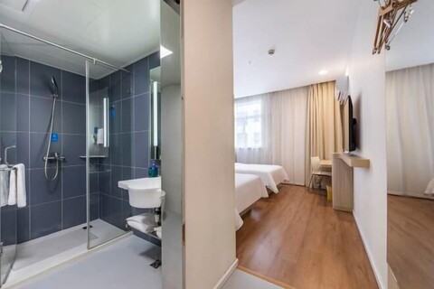 HanTing Hotel (Shanghai Xizang North Road Subway Station)