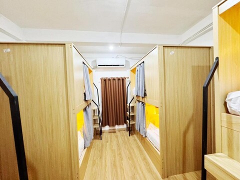 데미 카페 앤 호스텔