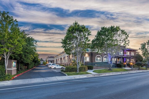 홀리데이 인 익스프레스 & 스위트 마운틴 뷰 실리콘 밸리 바이 IHG